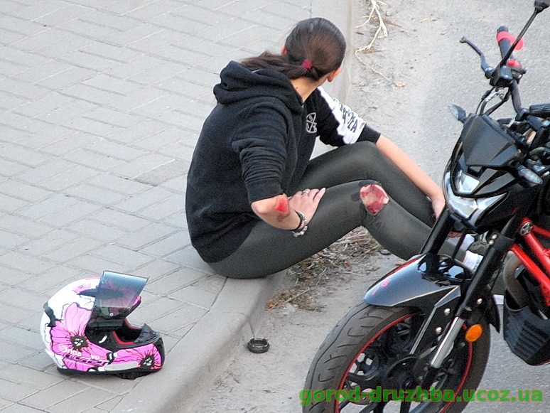 ДТП в центрі Ямполя: зіткнулись мотоцикл та легковий автомобіль